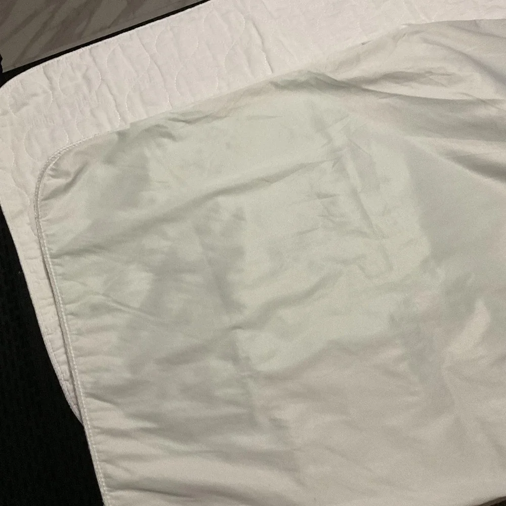 Quilted Waterproof Crib Mattress Pad White Cotton Blend With Oval 5pc Liners Set